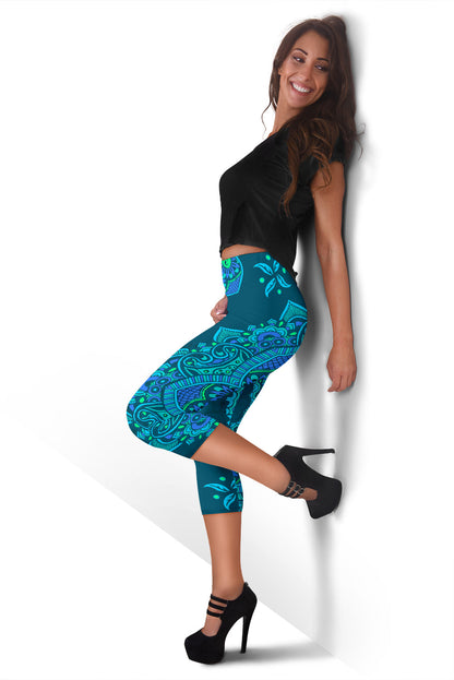Teal Mandalas Decor Capri leggings